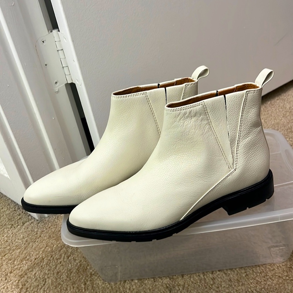 Via Spiga white boots!